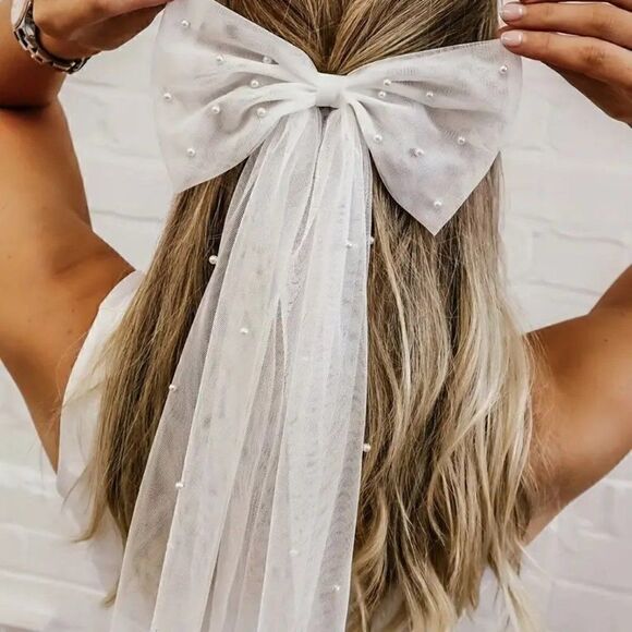Pearl Accent Bridal Wedding Bow Veil With Hair Clip - Picture 3 of 8